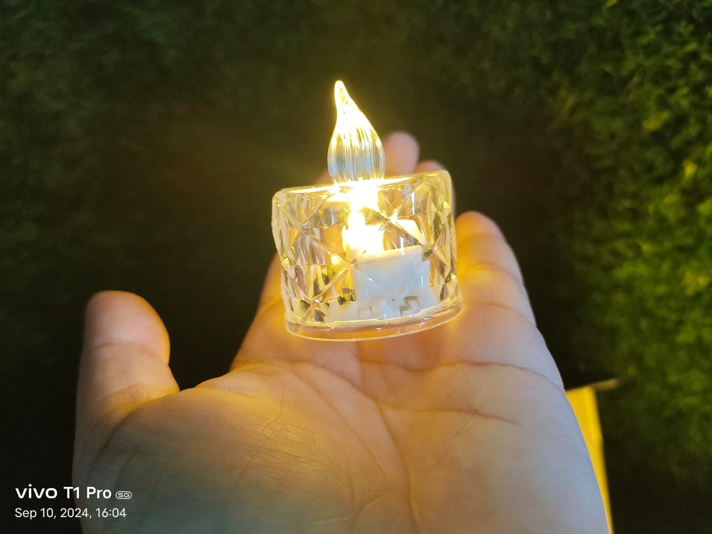 Flameless and Smokeless Decorative Christmas Crystal Candles (4 Pieces)